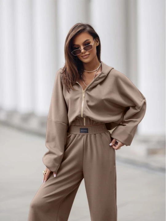 Zdjęcie produktu Stylowy komplet dresowy z tencelu MIKKA - mocha mousse  magmac 