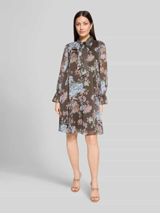 Zdjęcie produktu Sukienka casualowa o linii A z wstążką z kokardą ROBE LÉGÈRE Ciemnozielony