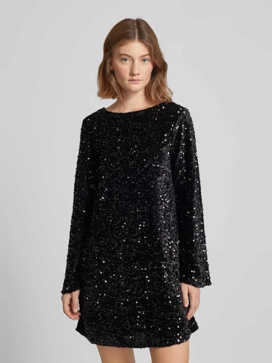 Zdjęcie produktu Sukienka cekinowa o kroju regular fit z kokardą model ‘KAM’ Pieces Czarny