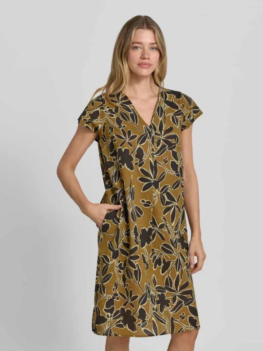 Zdjęcie produktu Sukienka do kolan we wzór na całej powierzchni model 'FEODORA' Soyaconcept Khaki