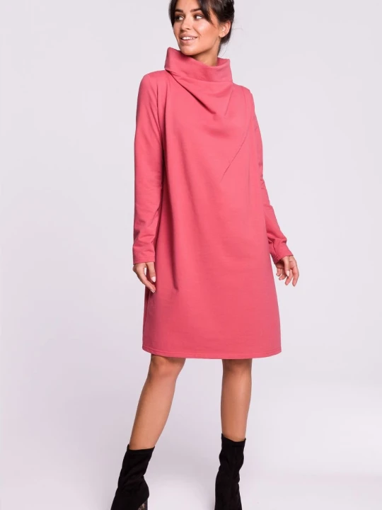 Zdjęcie produktu Sukienka bawełniana oversize trapezowa ze stójką różowa Be Wear