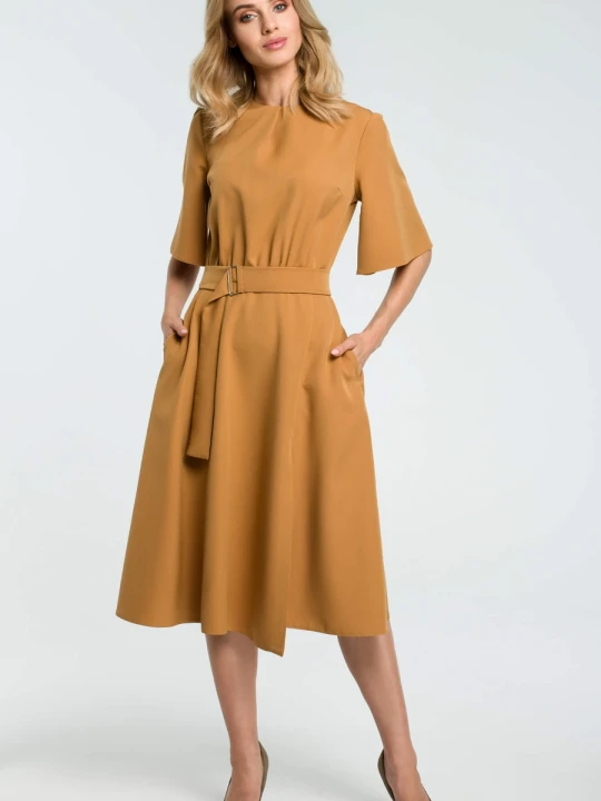 Zdjęcie produktu Sukienka elegancka rozkloszowana z paskiem brązowa Moe