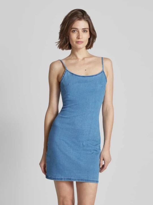 Zdjęcie produktu Sukienka jeansowa z cienkimi ramiączkami model ‘RON’ Guess Jeansowy niebieski