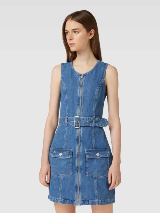Zdjęcie produktu Sukienka jeansowa z zamkiem błyskawicznym na całej długości i paskiem Tommy Jeans Jeansowy niebieski