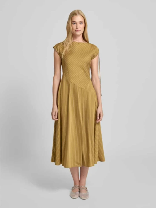 Zdjęcie produktu Sukienka koktajlowa taliowana z mieszanki wiskozy model ‘EDMOND’ MAX&Co. Camel