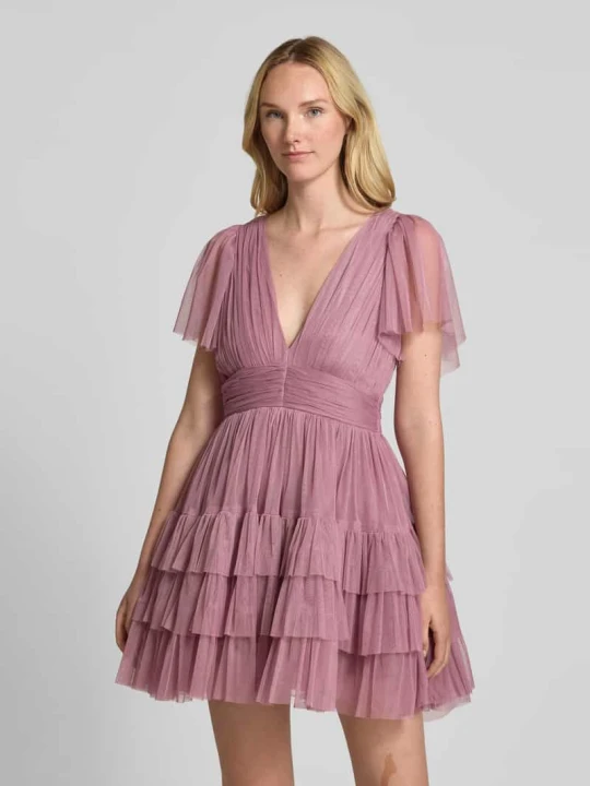 Zdjęcie produktu Sukienka koktajlowa z efektem stopniowania i dekoltem w serek Lace & Beads Różowawy