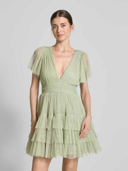 Zdjęcie produktu Sukienka koktajlowa z efektem stopniowania i dekoltem w serek Lace & Beads Jasnozielony