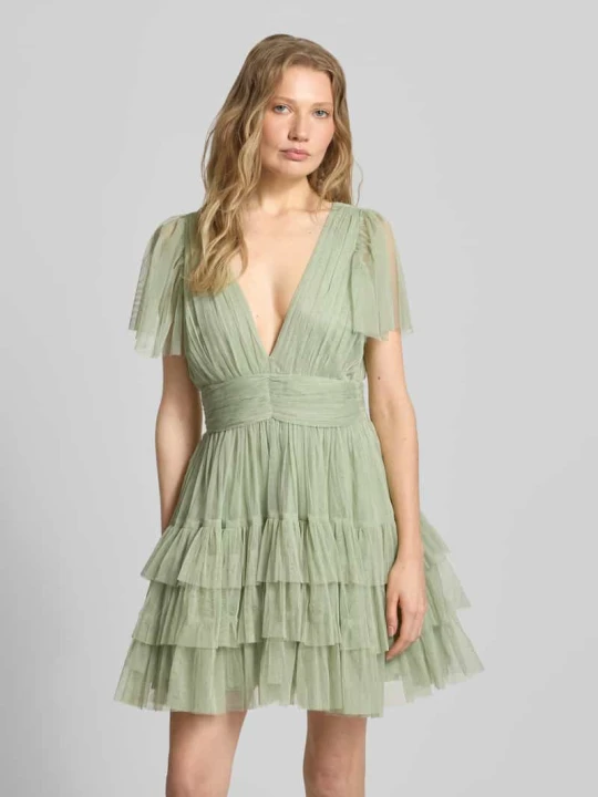Zdjęcie produktu Sukienka koktajlowa z głębokim dekoltem w serek Lace & Beads Jasnozielony