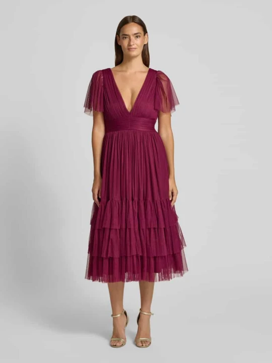 Zdjęcie produktu Sukienka koktajlowa z głębokim dekoltem w serek Lace & Beads Ciemnoczerwony