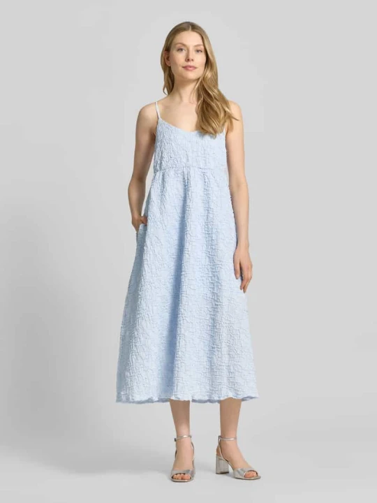 Zdjęcie produktu sukienka midi z fakturowanym wzorem model 'CRISTINA' CPH MUSE Jasnoniebieski