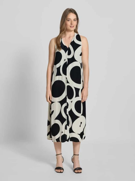 Zdjęcie produktu Sukienka midi z wiskozy z dekoltem w serek model ‘Qedira print’ Someday Czarny