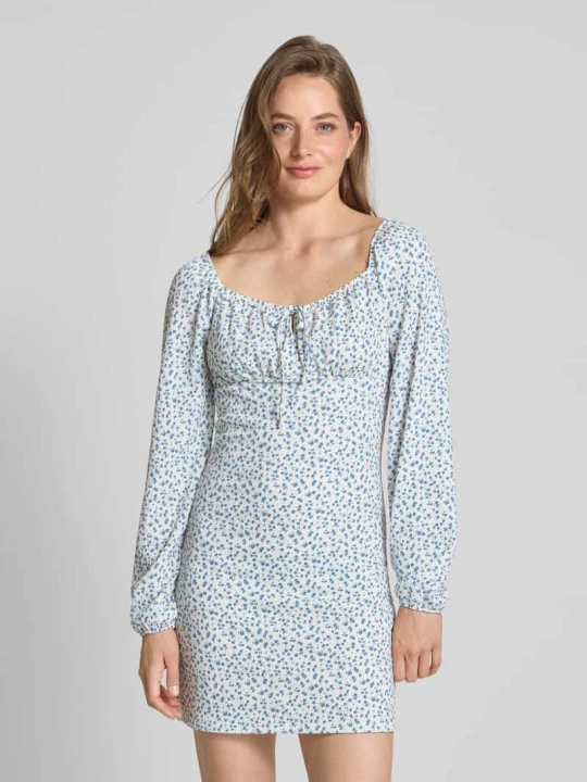 Zdjęcie produktu Sukienka mini taliowana z fakturowanym wzorem model ‘HILLARY’ Only Złamany biały