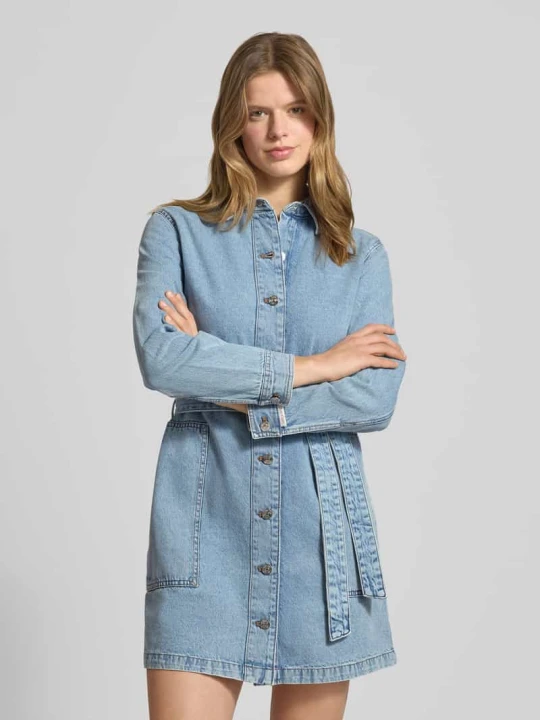 Zdjęcie produktu Sukienka mini w tkaninie stylizowanej na denim z wykładanym kołnierzem Calvin Klein Jeans Jeansowy niebieski