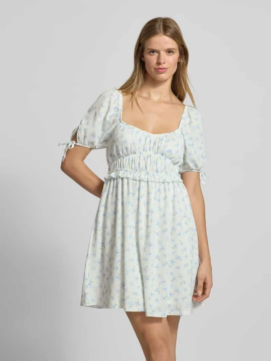 Zdjęcie produktu Sukienka mini z fakturowanym wzorem model ‘Indra’ Gina Tricot Złamany biały