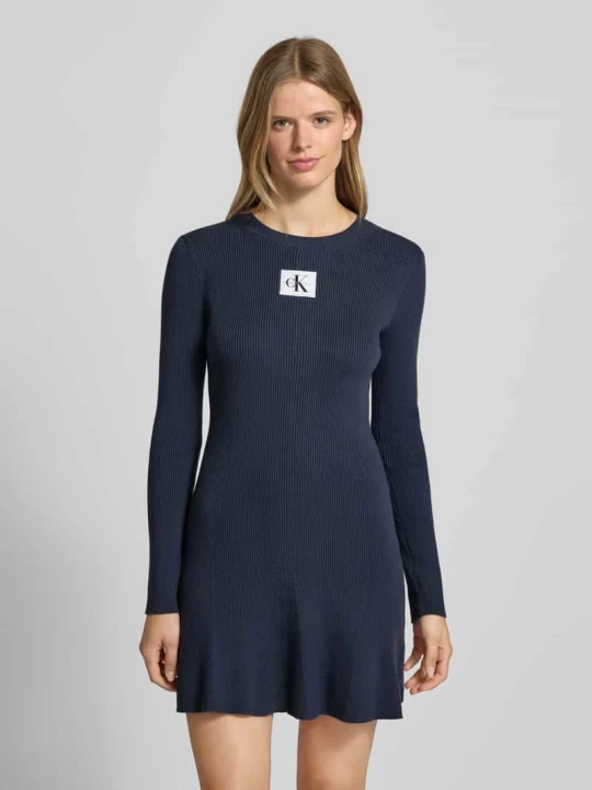 Zdjęcie produktu Sukienka mini z naszywką z logo model ‘FIT AND FLARE’ Calvin Klein Jeans Granatowy