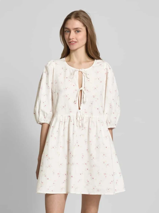 Zdjęcie produktu Sukienka mini z wiązaniem Gina Tricot Biały