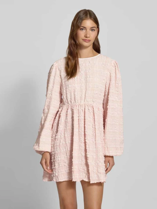 Zdjęcie produktu Sukienka mini z wiązaniem z tyłu Gina Tricot Różowy