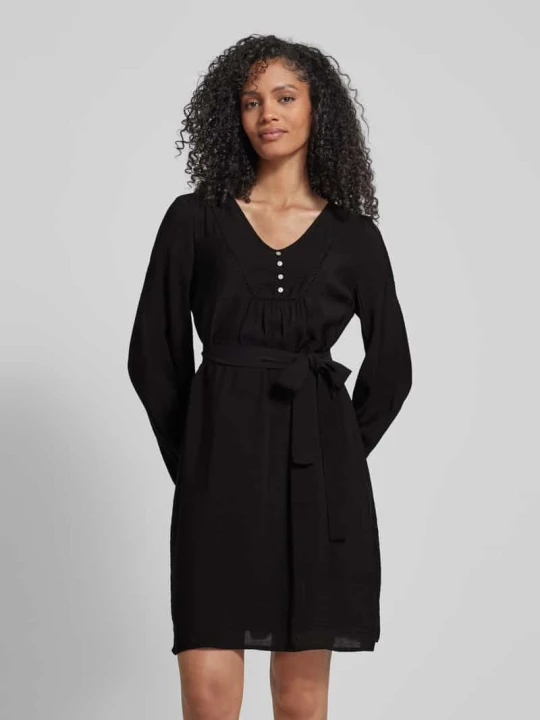 Zdjęcie produktu Sukienka mini z wiązanym paskiem model ‘MIRA’ Vero Moda Czarny