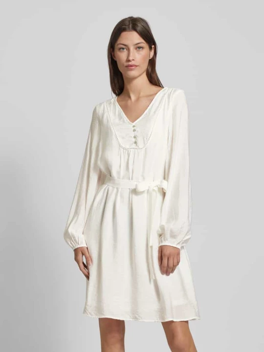 Zdjęcie produktu Sukienka mini z wiązanym paskiem model ‘MIRA’ Vero Moda Biały