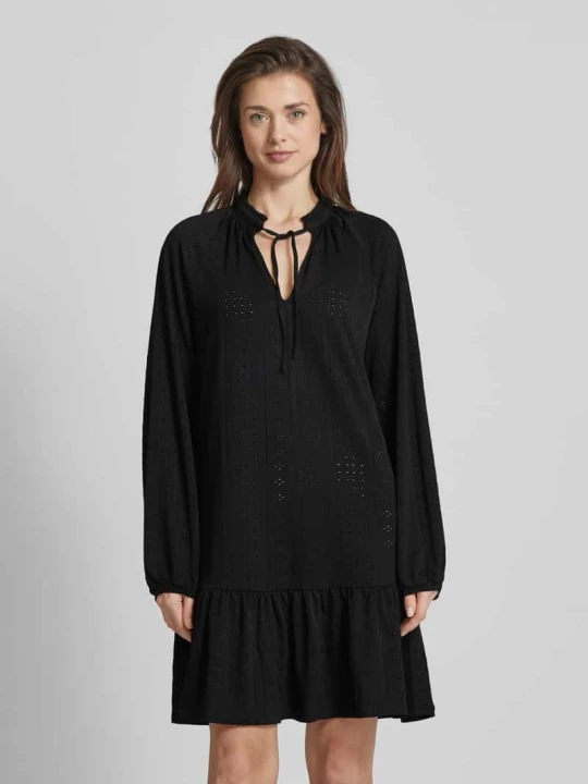 Zdjęcie produktu Sukienka o długości do kolan z cekinowym obszyciem model ‘BILLI’ Vero Moda Czarny
