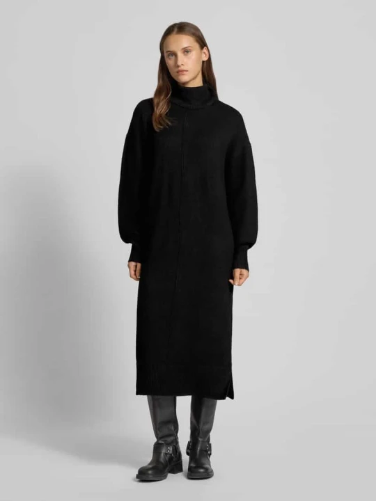 Zdjęcie produktu Sukienka z dzianiny o kroju oversized z dodatkiem wełny model „MALOU” Pieces czarny