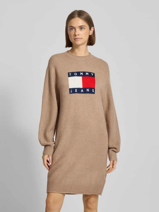 Zdjęcie produktu Sukienka o kroju relaxed fit z dzianiny z dodatkiem wełny Tommy Jeans Camel
