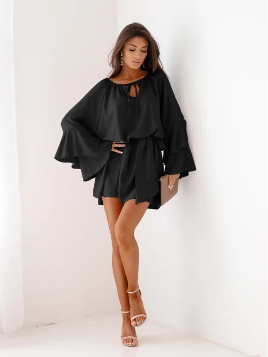 Zdjęcie produktu Sukienka oversize z falbanami na rękawach ZUMA - czarna  magmac 