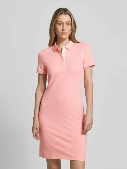 Zdjęcie produktu Sukienka polo do kolan z wyhaftowanym logo Gant Jasnoróżowy