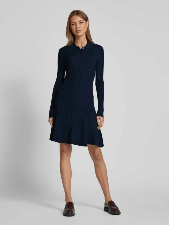Zdjęcie produktu Sukienka z dzianiny z fakturowanym wzorem model 'RAYON CABLE' Tommy Hilfiger Granatowy