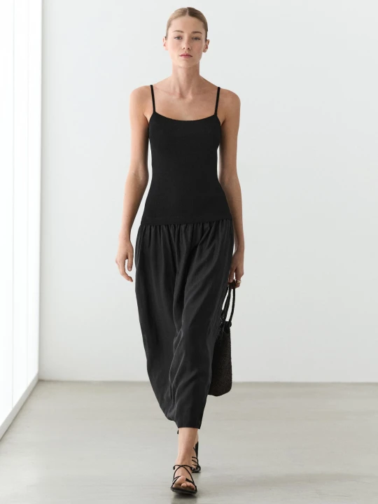 Zdjęcie produktu Sukienka Średniej Długości Na Ramiączkach - Czarny - - Massimo Dutti - Kobieta