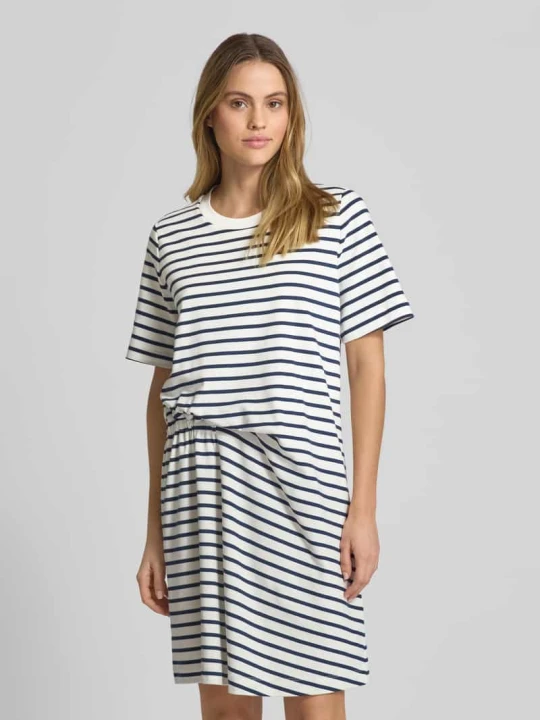Zdjęcie produktu Sukienka T-shirtowa o długości do kolan z bocznymi marszczeniami model ‘PIREO’ Weekend Max Mara Biały