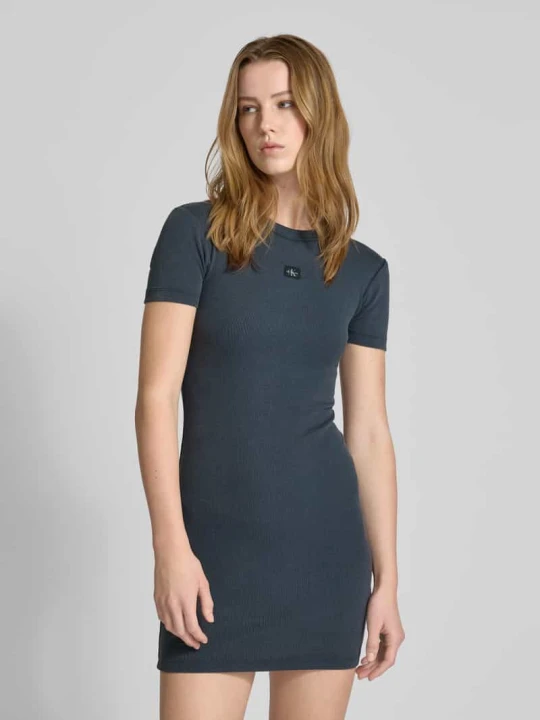 Zdjęcie produktu Sukienka T-shirtowa z naszywką z logo i okrągłym dekoltem Calvin Klein Jeans Antracytowy