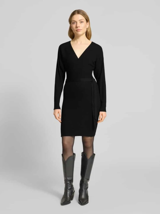 Zdjęcie produktu Sukienka taliowana z dzianiny z mieszanki wiskozy model ‘HOLLYREM’ Vero Moda Czarny