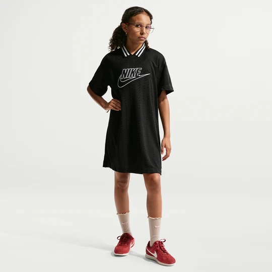 Zdjęcie produktu Sukienka z dżerseju z krótkim rękawem dla dużych dzieci (dziewcząt) Nike - Czerń