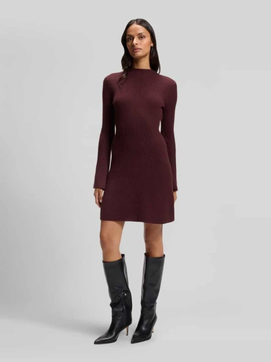 Zdjęcie produktu Sukienka z dzianiny o kroju slim fit z mieszanki żywej wełny z prążkowaną fakturą Boss Bordowy