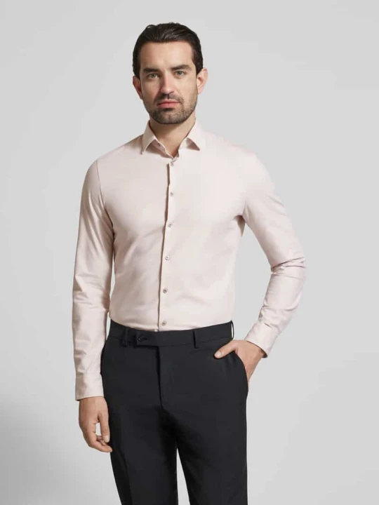 Zdjęcie produktu Super krój slim fit koszula biznesowa kołnierzyk kent nowoczesny gładka tkanina skośna (twill) OLYMP No. Six Piaskowy