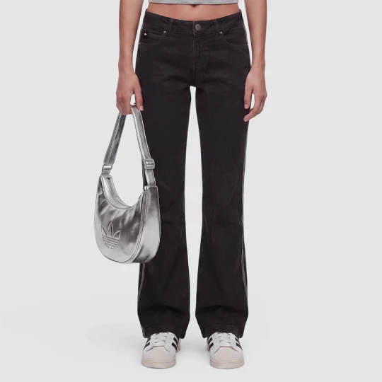 Zdjęcie produktu Superstar Low Rise Flared Leg Denim Pan adidas Originals czarny