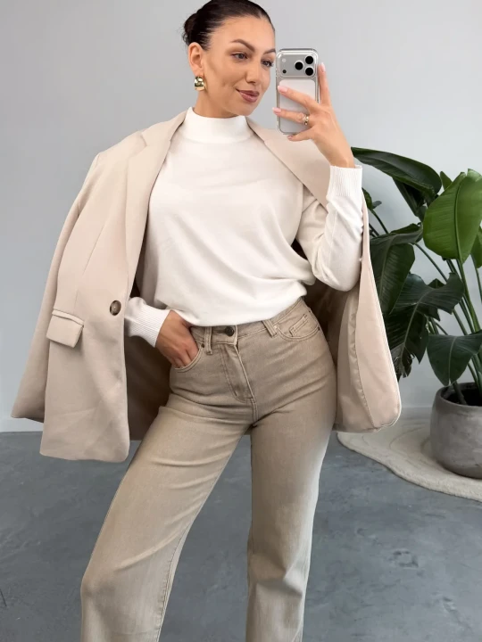 Zdjęcie produktu Sweter Biały Zella ClothStore