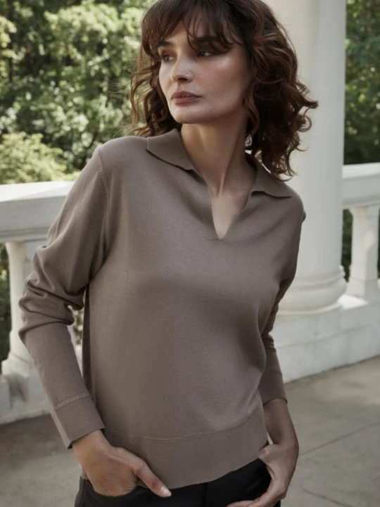 Zdjęcie produktu Sweter damski z dekoltem V-neck ciemny beż Wittchen