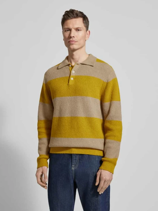 Zdjęcie produktu Sweter dzianinowy z kołnierzykiem polo model 'Kimse' Wood Wood Żółty