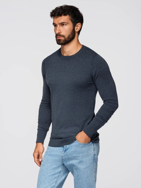 Zdjęcie produktu Sweter klasyczny męski z wiskozą BASIC z okrągłym dekoltem – granatowy melanż V16 - Rozmiar: L Ombre Clothing