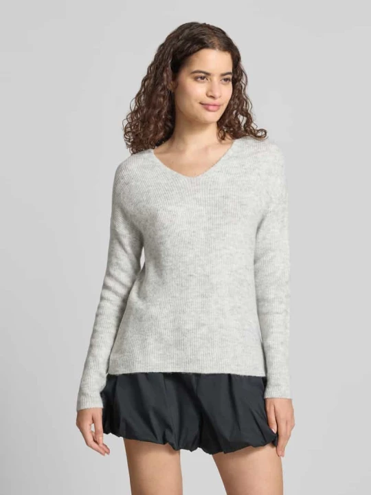 Zdjęcie produktu sweter krój regular fit z dekoltem w serek model 'CAMILLA' Only Jasnoszary melanż