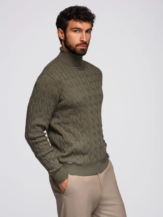 Zdjęcie produktu Sweter męski golf z warkoczowym splotem – oliwkowy V2 - Rozmiar: XL Ombre Clothing