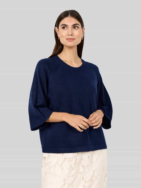 Zdjęcie produktu Sweter o kroju loose fit z rękawem o dł. 3 / 4 model 'ORLEAN 1' Soyaconcept Granatowy