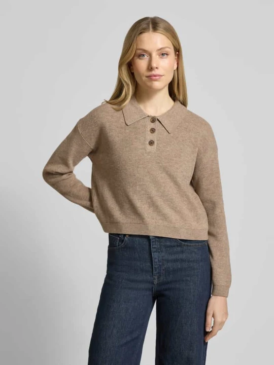 Zdjęcie produktu Sweter o kroju regular fit z kołnierzykiem polo model ‘EXCITING’ Vero Moda Piaskowy