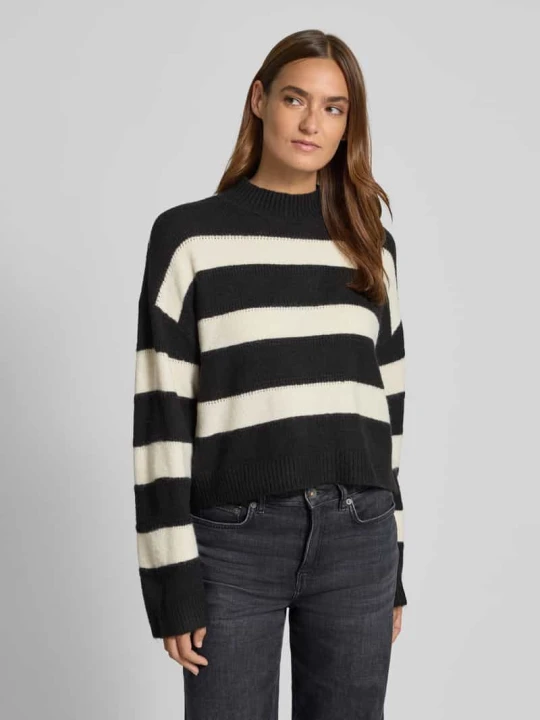 Zdjęcie produktu Sweter o kroju regular fit ze wzorem na całej powierzchni model ‘NEZ’ Vero Moda Czarny