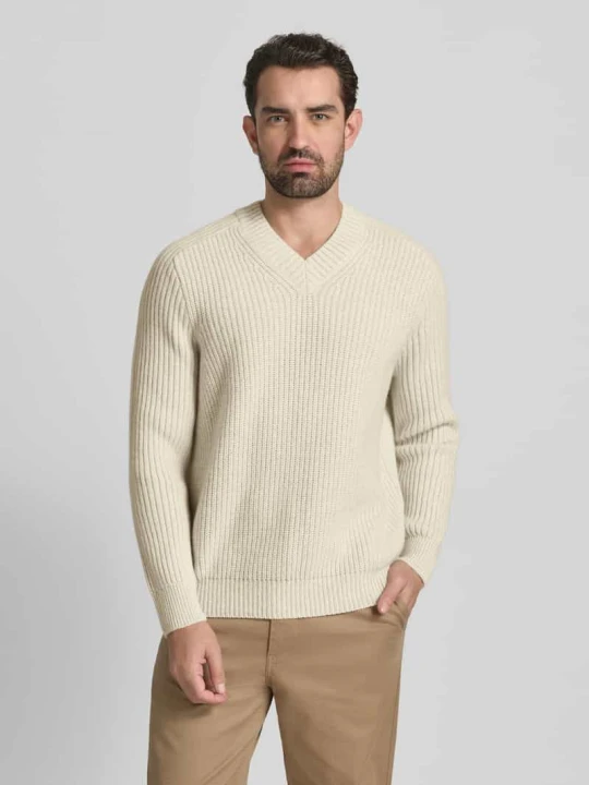 Zdjęcie produktu Sweter o kroju shaped fit z dzianiny z mieszanki żywej wełny model ‘KARINET’ Boss Piaskowy