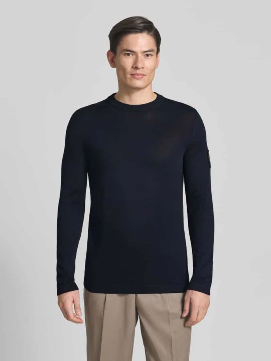 Zdjęcie produktu sweter o kroju slim fit z czystej bawełny Marc O'Polo × DFB Travel kolekcja Ciemnoniebieski