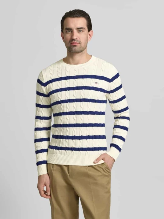 Zdjęcie produktu Sweter o kroju slim fit w dzianinowym wyglądzie Gant Złamany biały