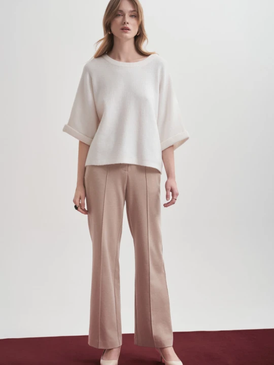 Zdjęcie produktu Sweter oversize z szerokimi rękawami w kolorze złamanej bieli Greenpoint